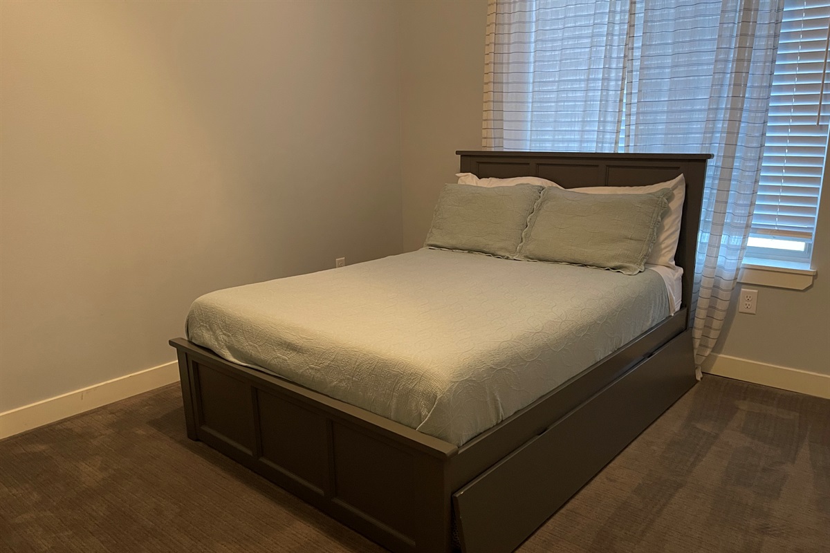 Full Bed w/Twin Trundle