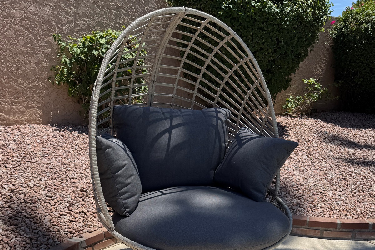 FUN New Lounging Swivel Chair 