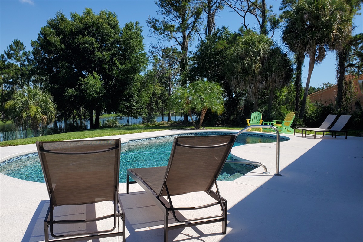 Sun loungers and extra outdoor seating