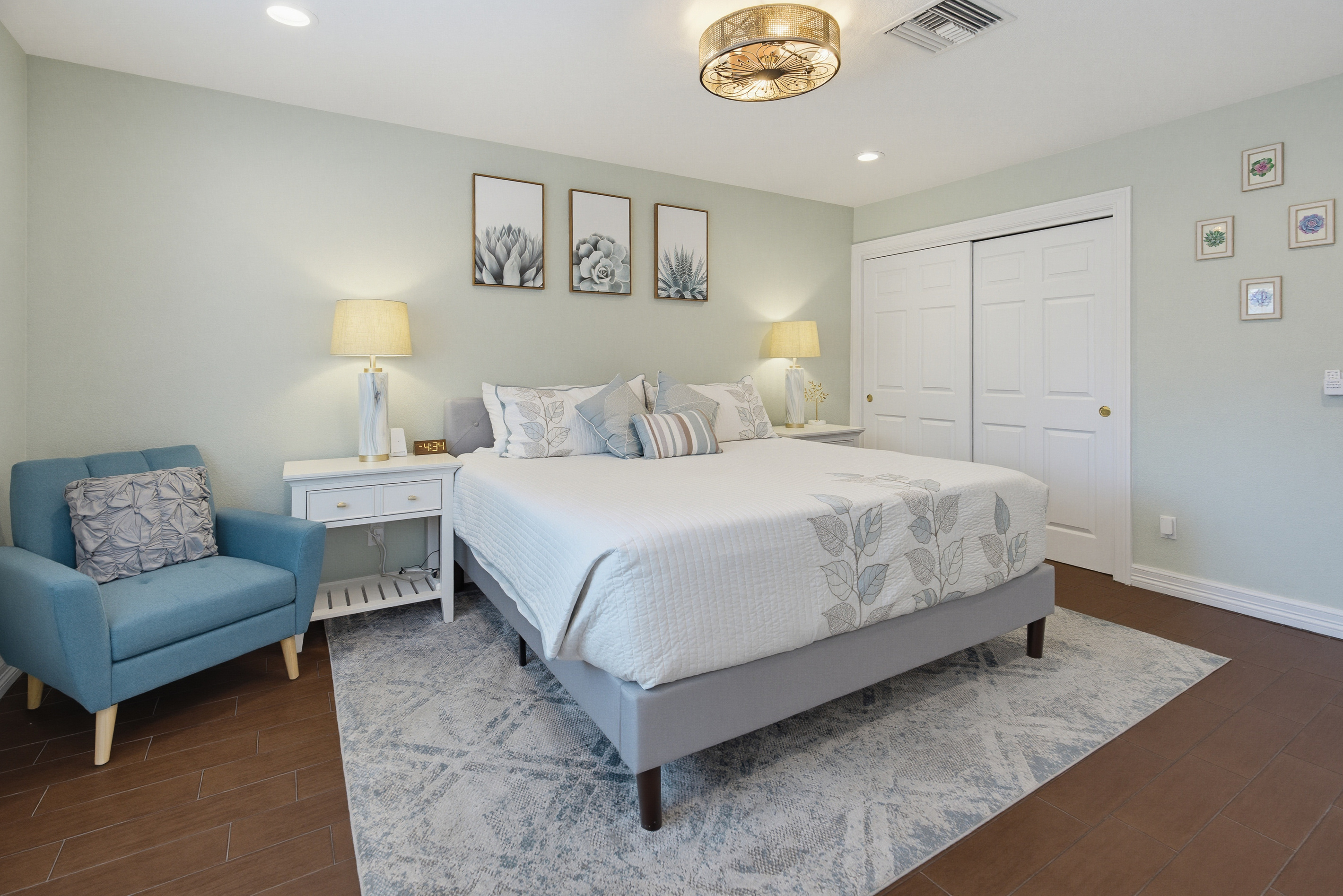Mater Bedroom w/King Bed