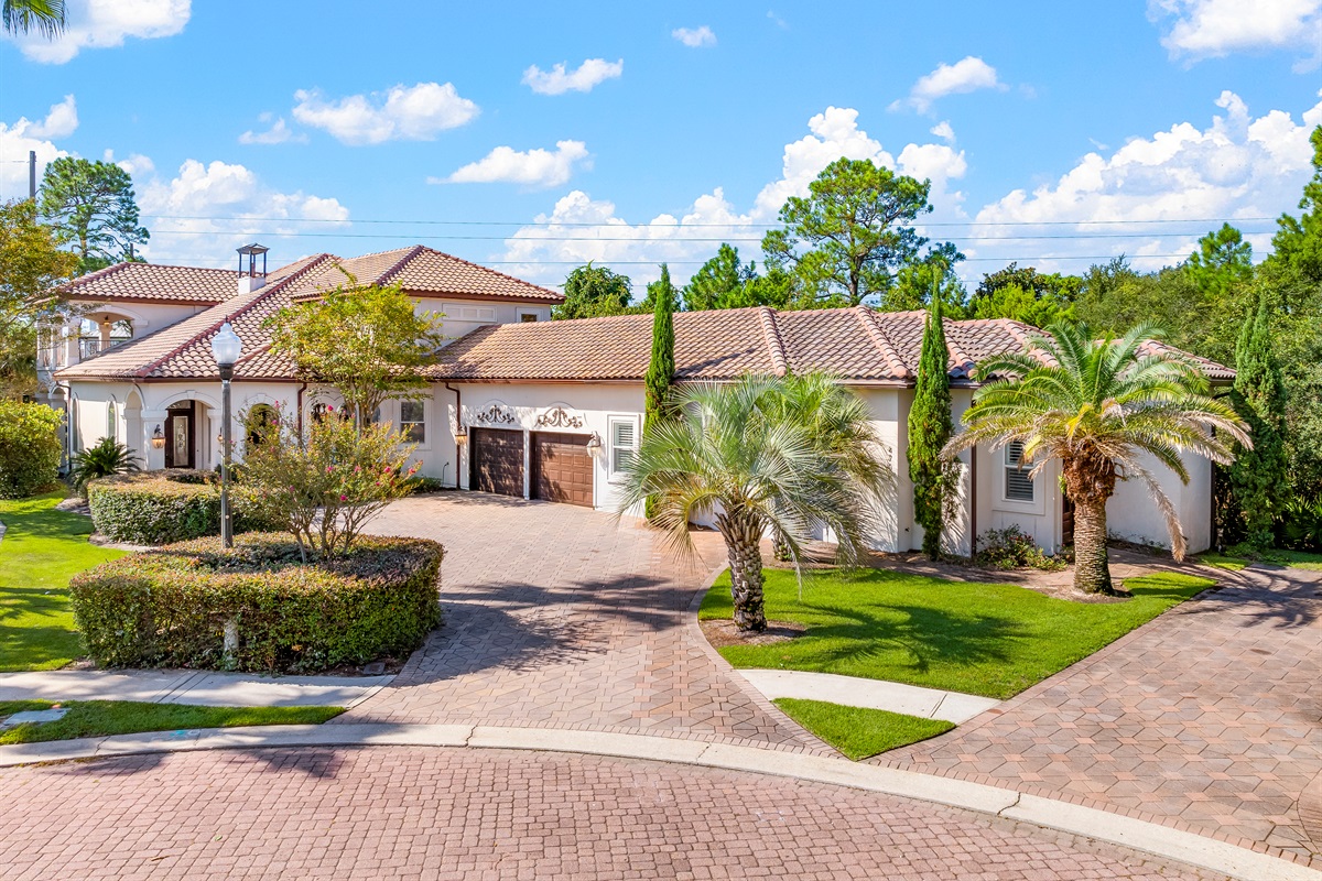 5200 sq ft Luxury Estate
