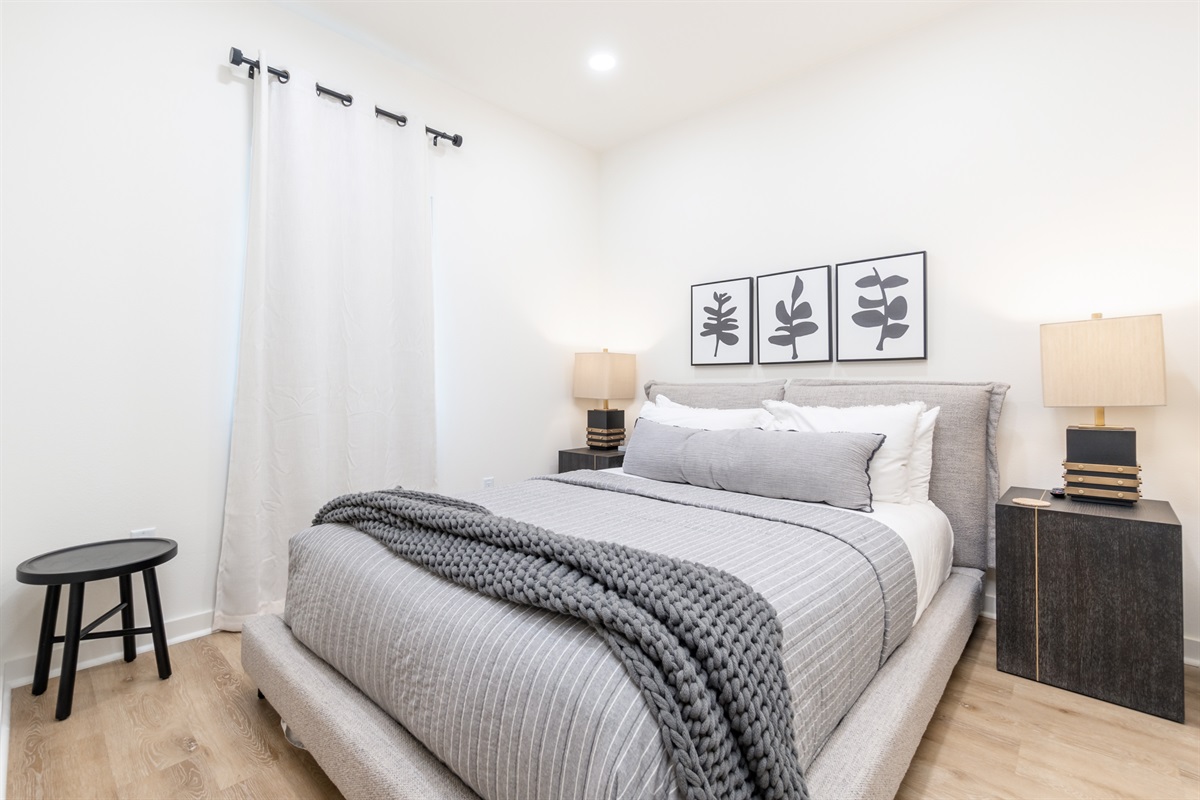 2nd Upper Level  Bedroom (Queen Bed) with TV an En-Suite Bath