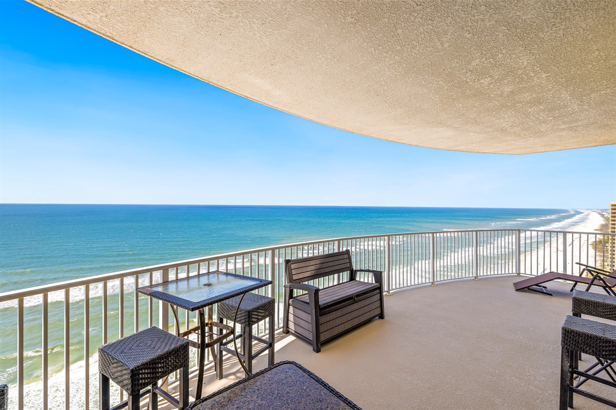Emerald's Corner condo Beachfront Vacay