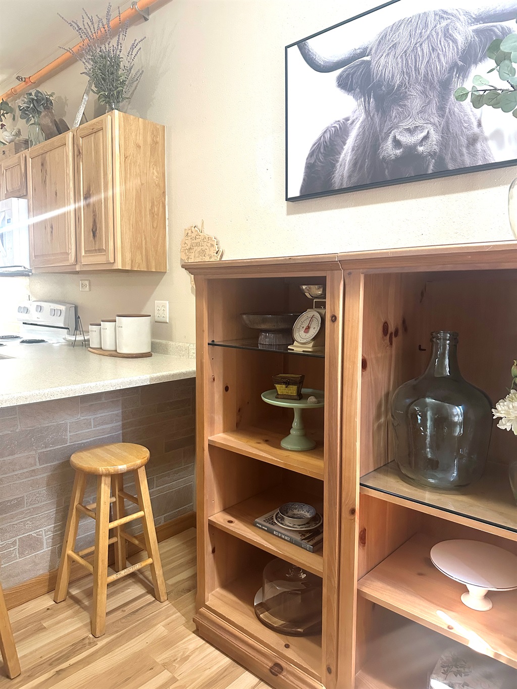 Raindrop is tastefully decorated for your enjoyment. 