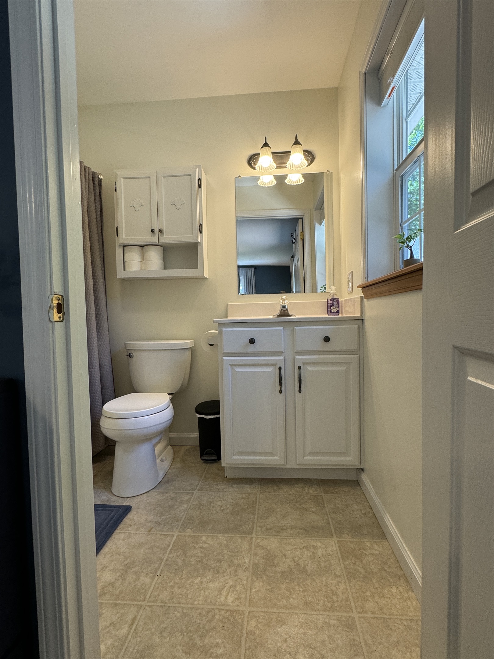 Ensuite bath in King primary bdrm