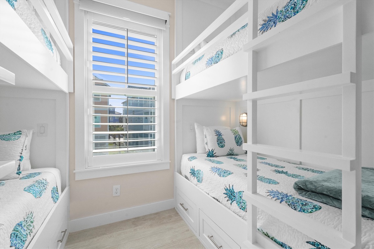 94d4b964a42f459692a817183f6cc98d Large | Beachhouse | Texas | TX | Vacation Homes | Galveston | Crystal Beach | Kokomo | Breezy Days | Beachfront Elegance | Sunrise Serenity | Southern Sands Property Management, LLC