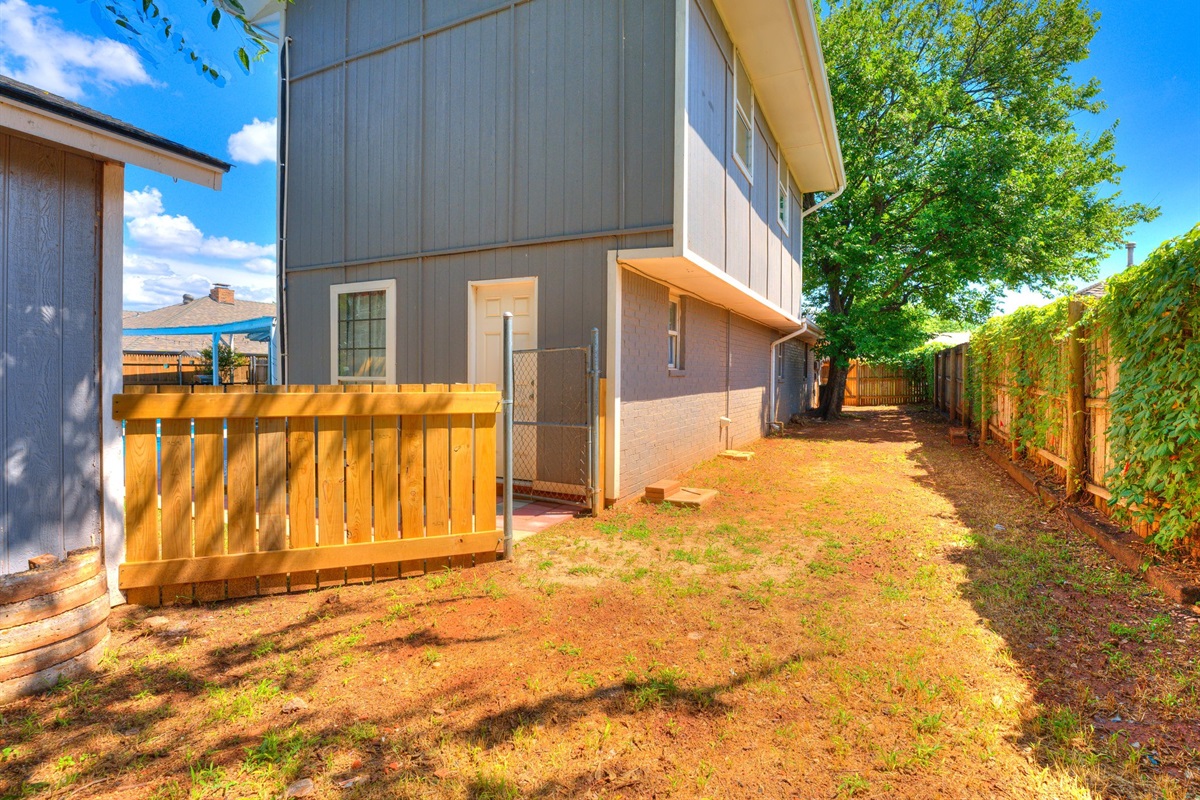 Fenced Side Yard