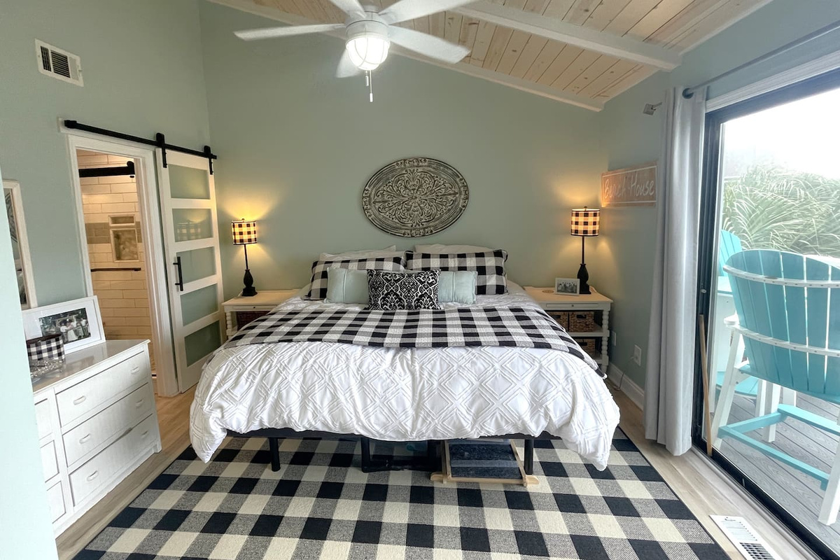 King bed, private bath, your own deck facing the Gulf &mdash; the master suite here isn't just a bedroom, it's the reason you booked the second floor.