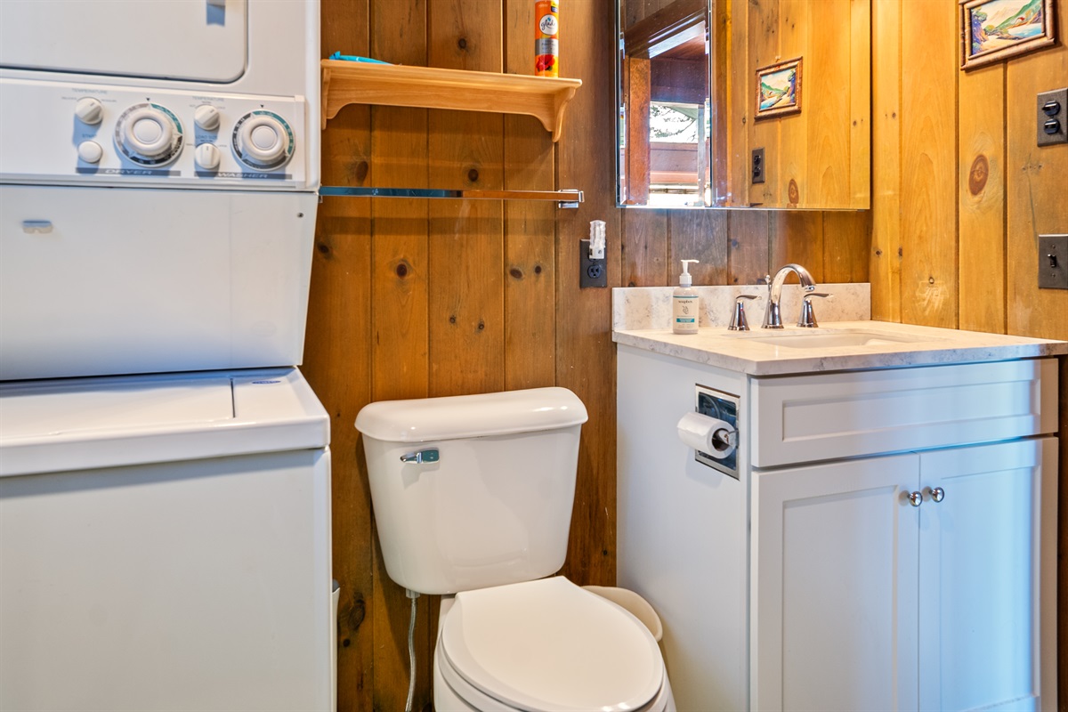 Hall Bathroom - Tub/Shower Combo - Main Floor