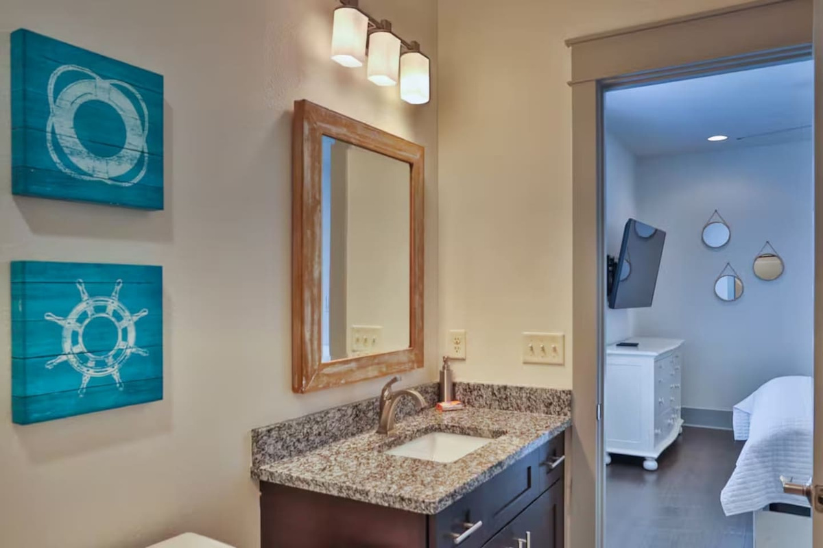ensuite bathroom of second bedroom
