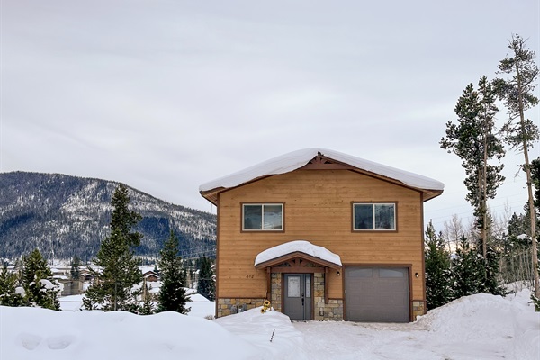 Plenty of  Winter Snow at Stone Hill House (Photo January 2023)