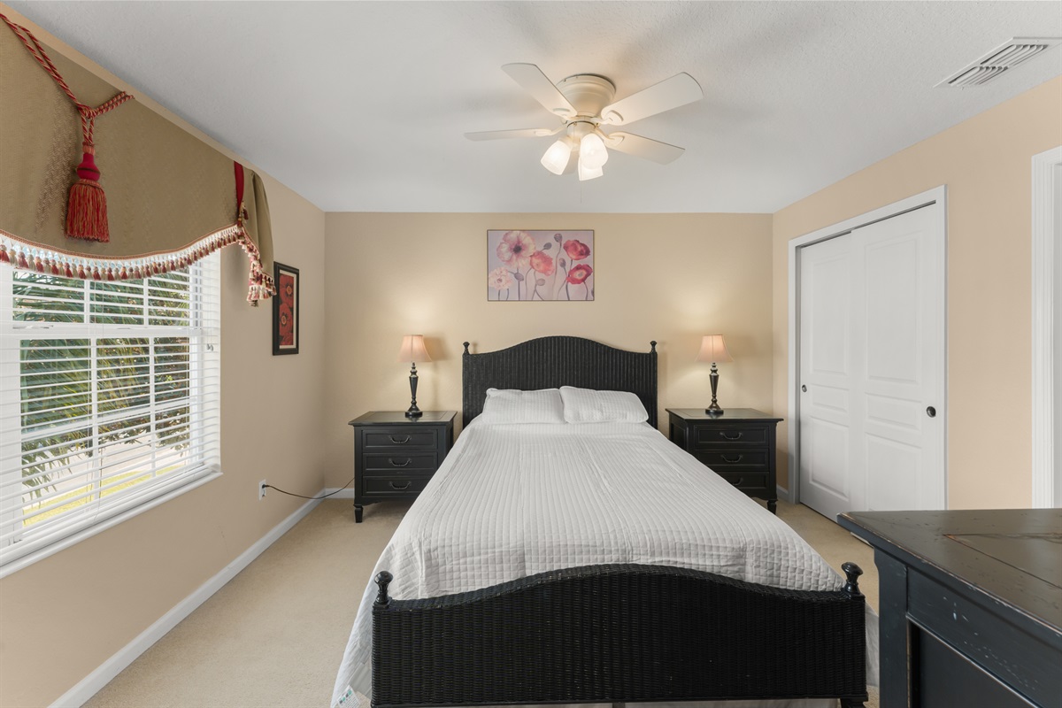 Queen Bedroom w/ En-Suite Bathroom