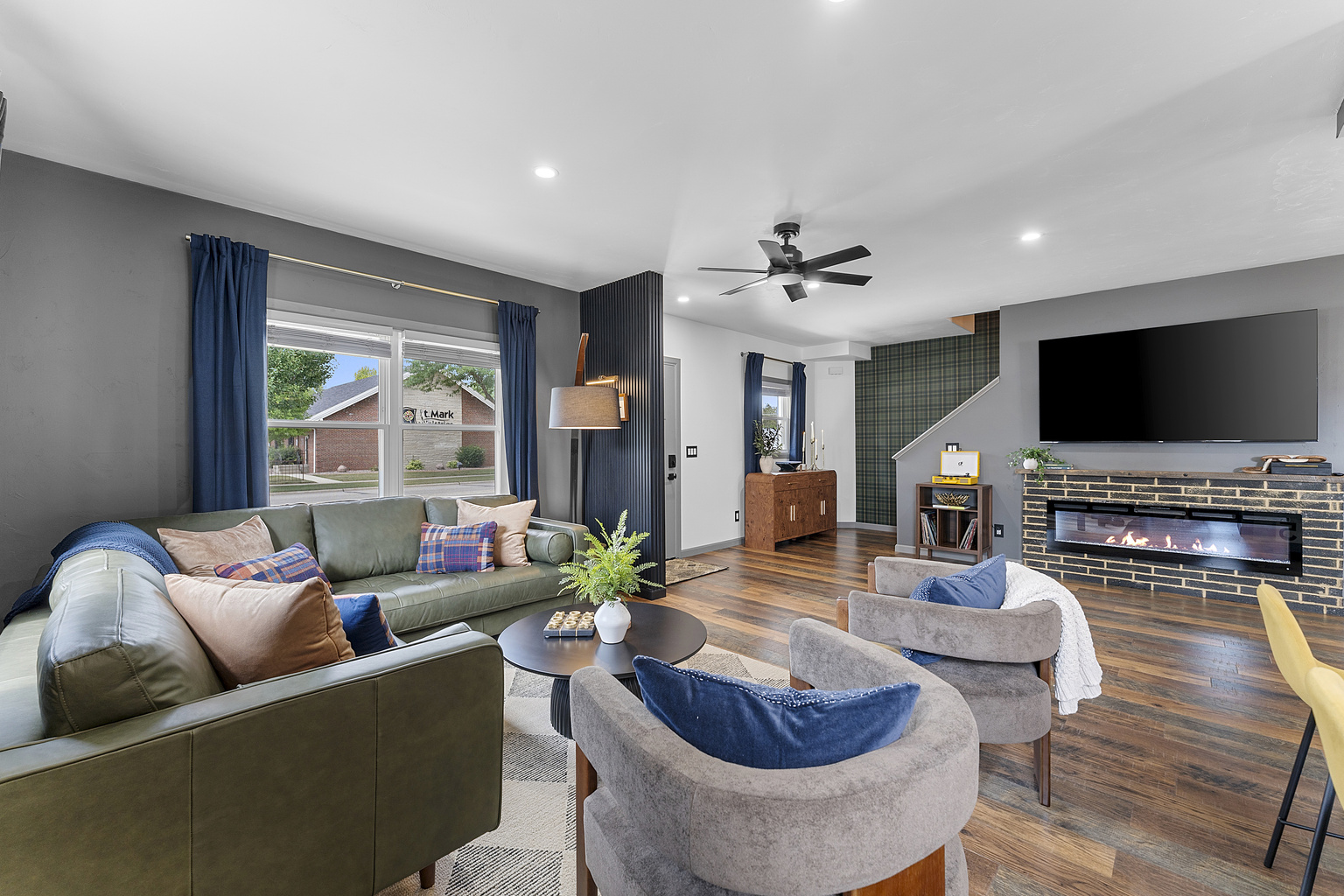 Comfortable living room with plenty of seating and Green Bay-inspired details.