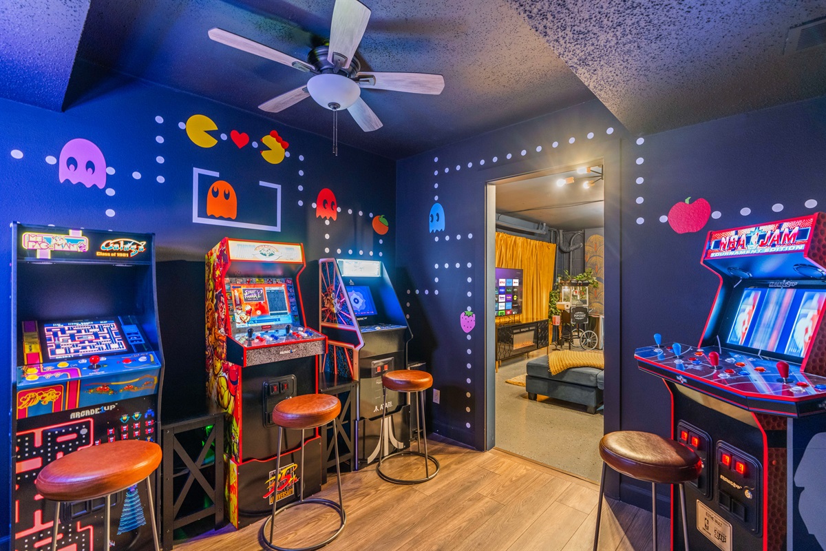 🎮 Just off the movie theater and game room, you’ll find our arcade room — the ultimate spot for extra fun! 🕹️✨