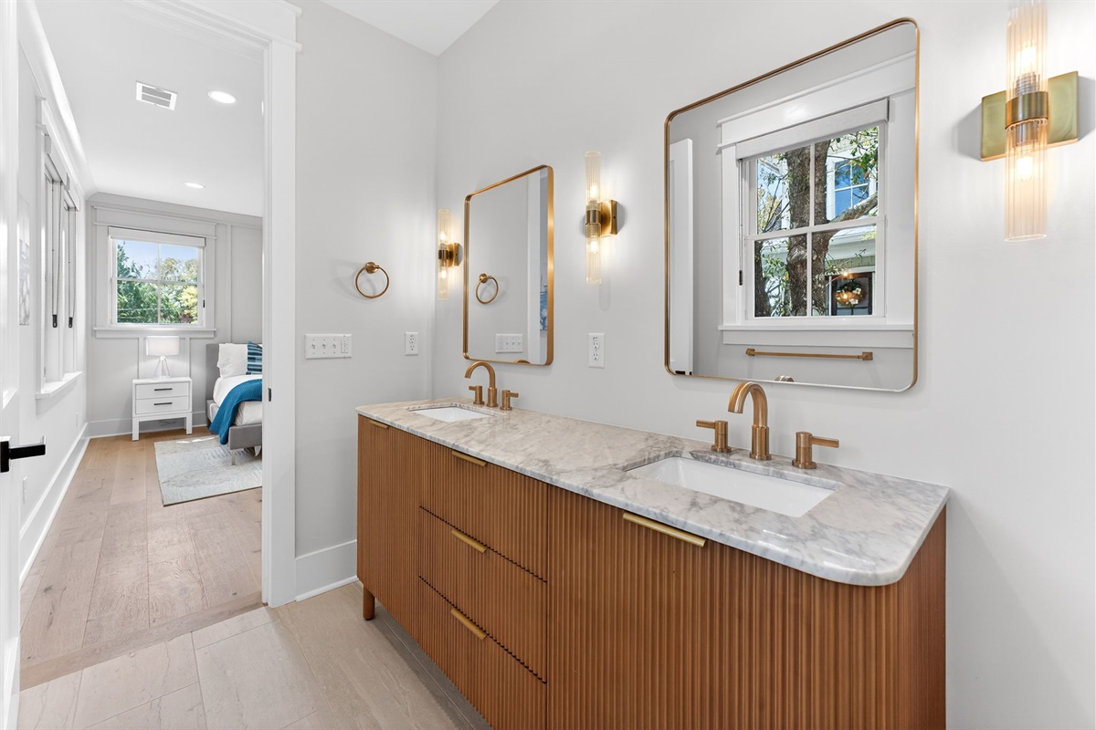 Primary Ensuite 2 (first level) | On Beach Time | 6 30th Ave, Isle of Palms, SC | IOP Escapes