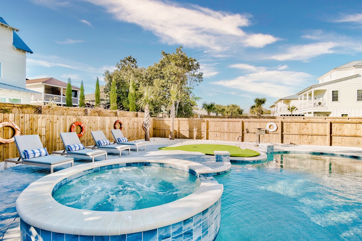 Luxury Poolside Lounges