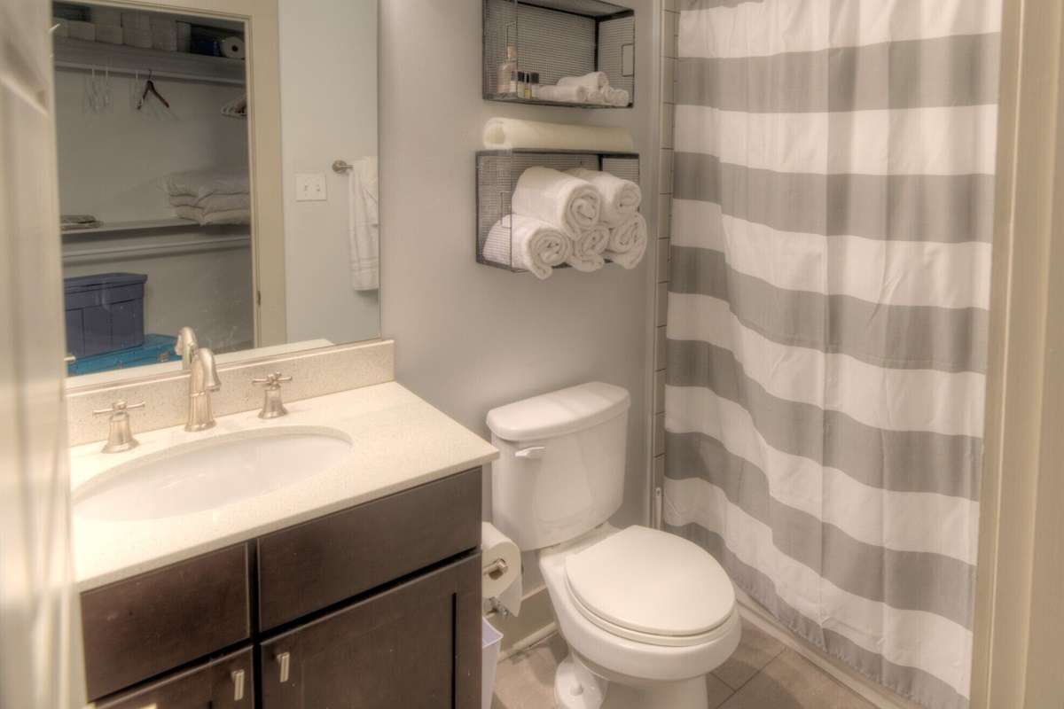 Plush towels, toilet paper provided.