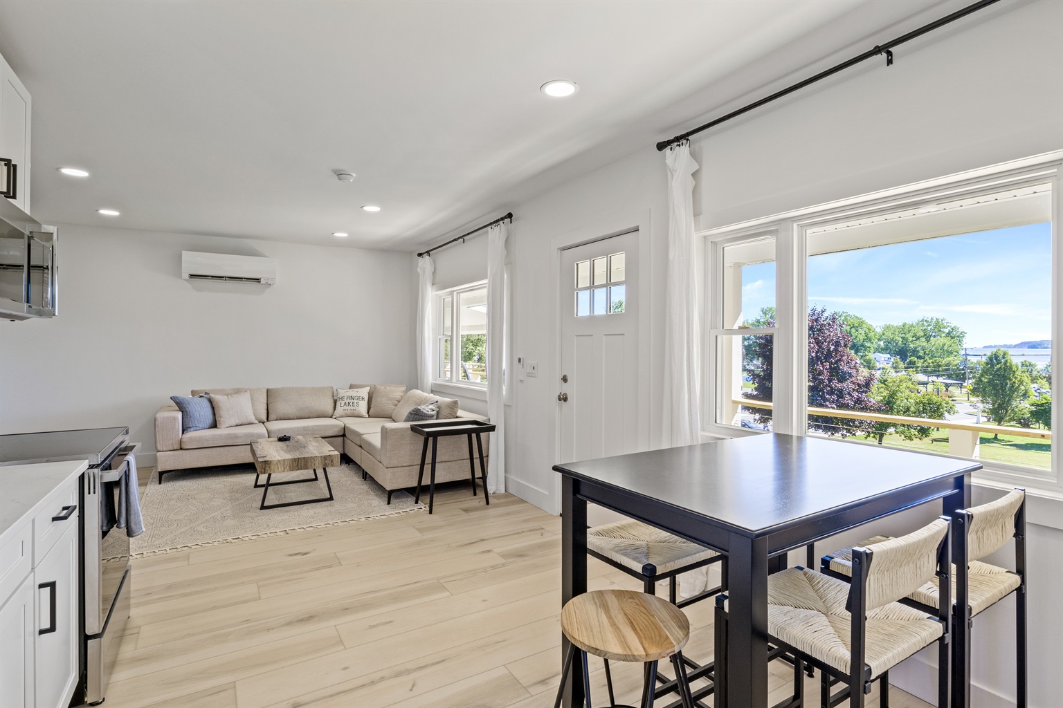 Dining table with 5 seats 