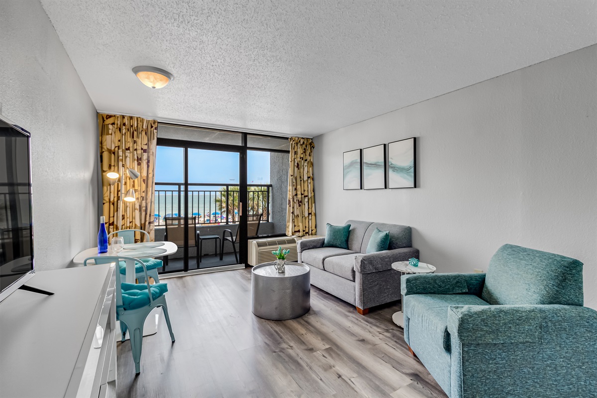 Immerse yourself in coastal chic decor, featuring a carefully curated blend of beach-inspired elements, soothing colors, and comfortable furnishings.