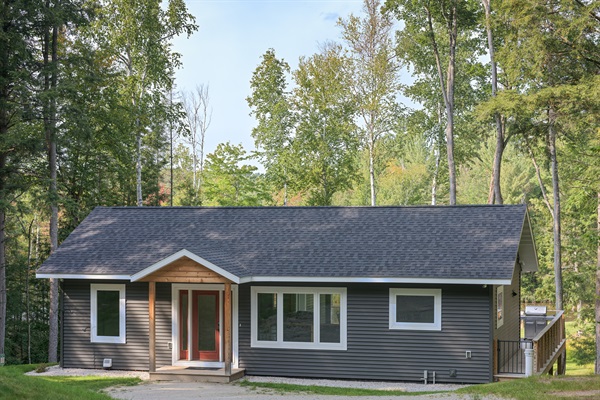 Welcome to your lakefront getaway!