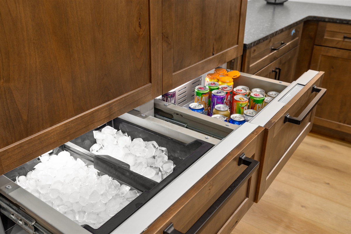 Ice Drawer and Beverage Drawer