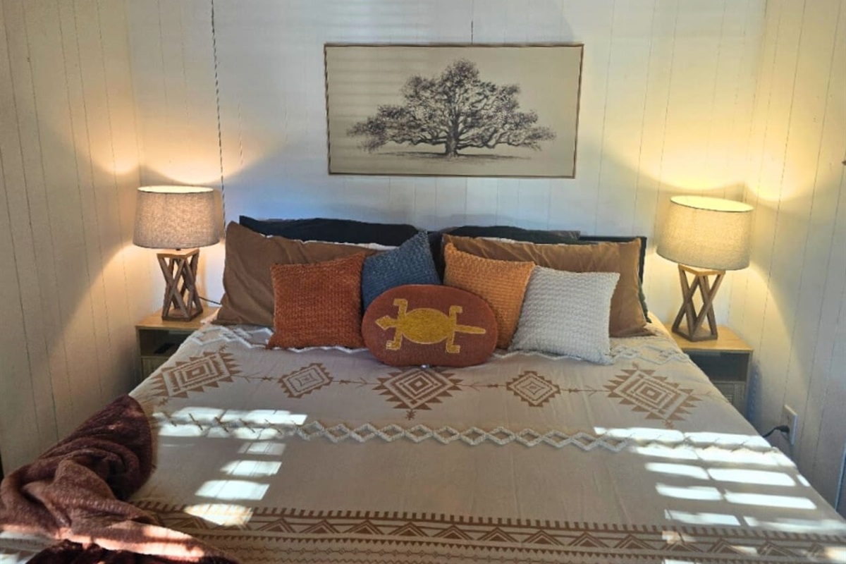 Granary‑house‑bedroom‑bedside‑lamps‑tree‑art
