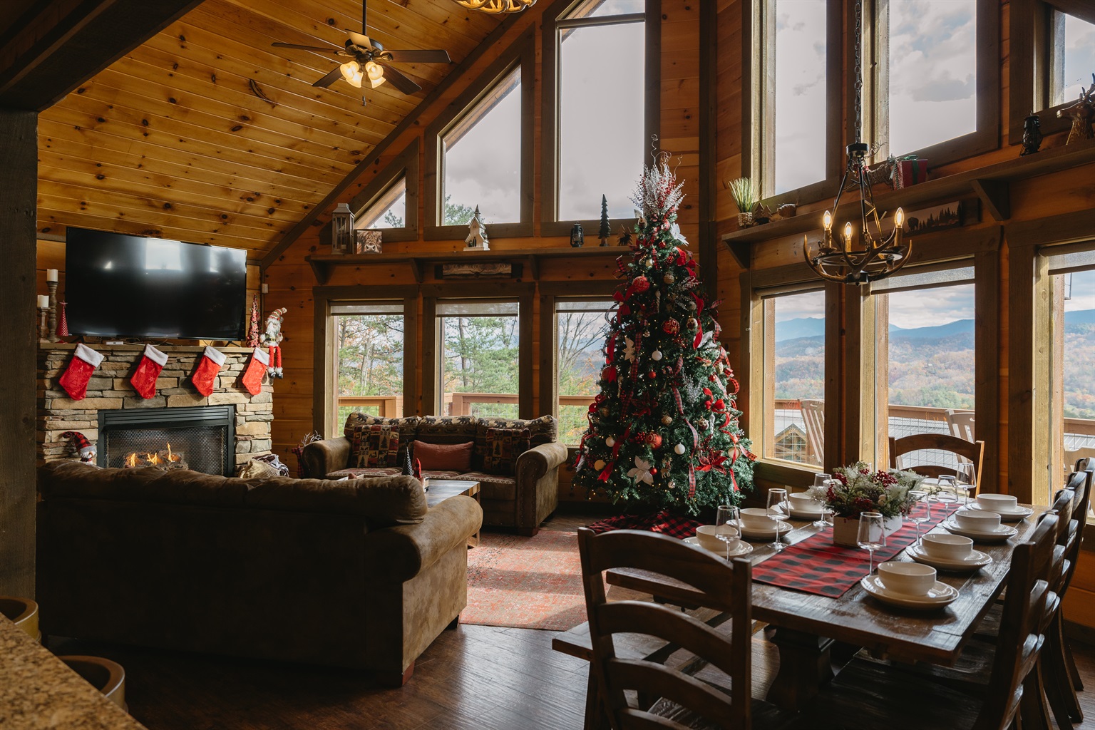 Celebrate the holidays by the fire and enjoy the stunning mountain view!