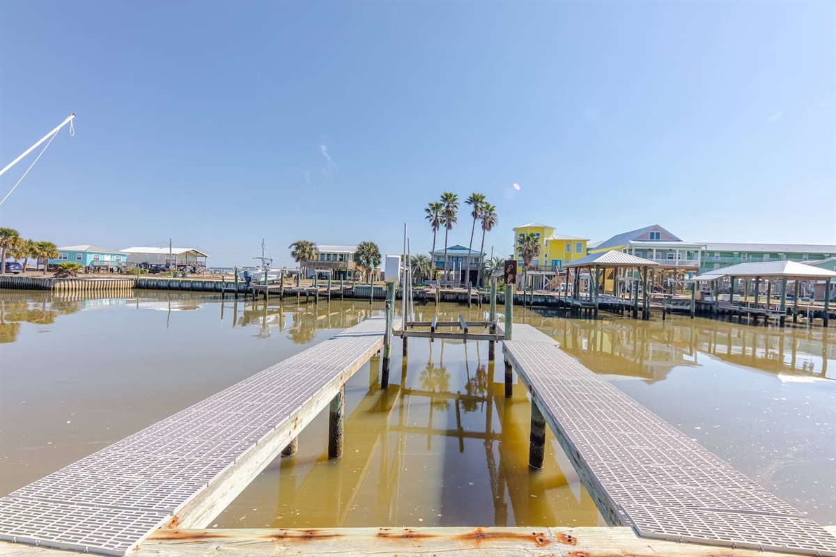 Dockside Retreat: Enjoy stunning water views and easy access to thrilling Gulf adventures!