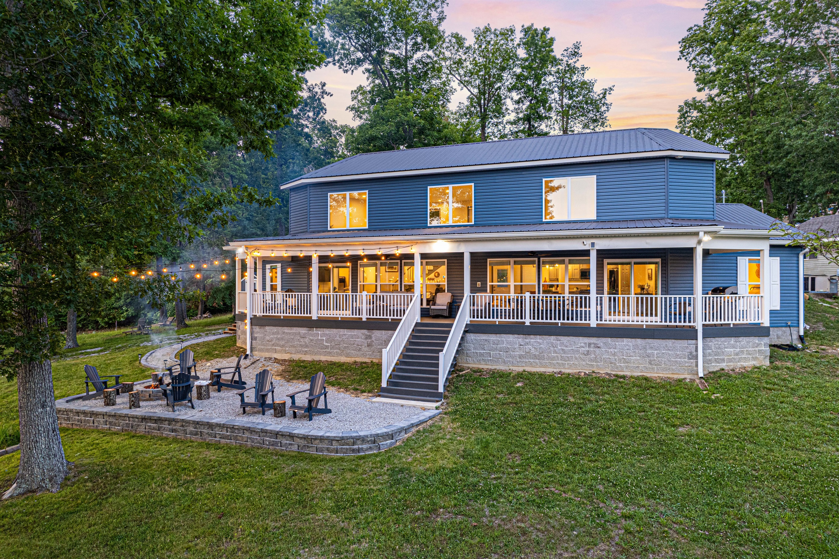 Relaxation meets nature: our spacious porch and firepit area provide an easy gateway to the outdoors, ideal for observing wildlife against the lake's backdrop.