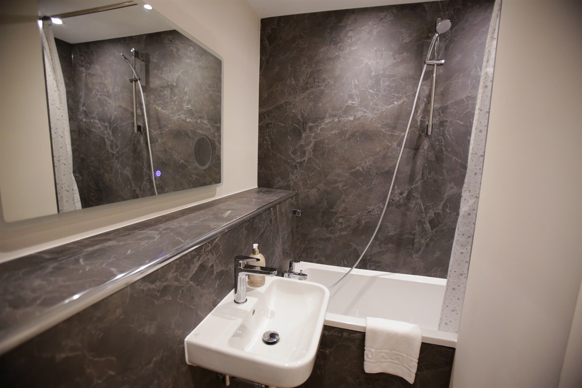 Bathroom in 2 Bed apartment