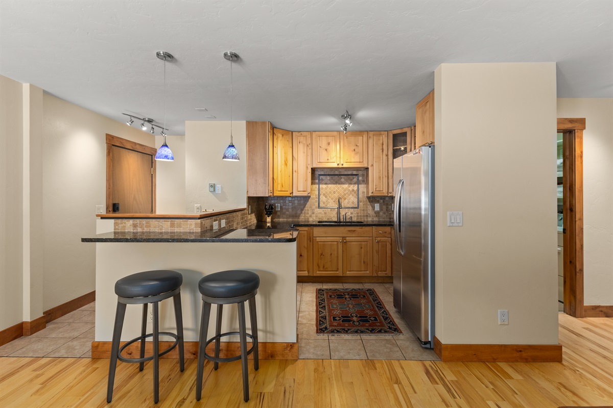 Kitchen | Breakfast Bar for 2