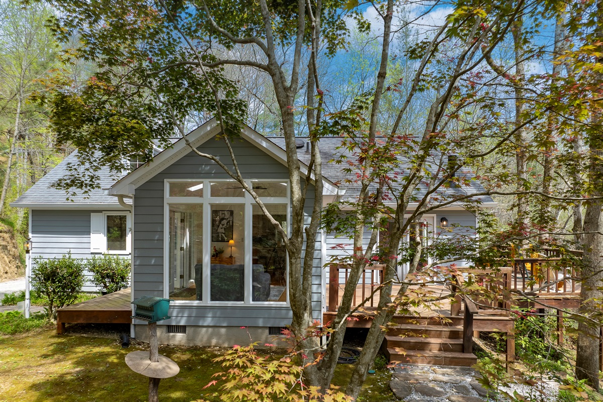 Exterior Retreat: Embrace nature on the deck surrounded by lush greenery and vibrant views!