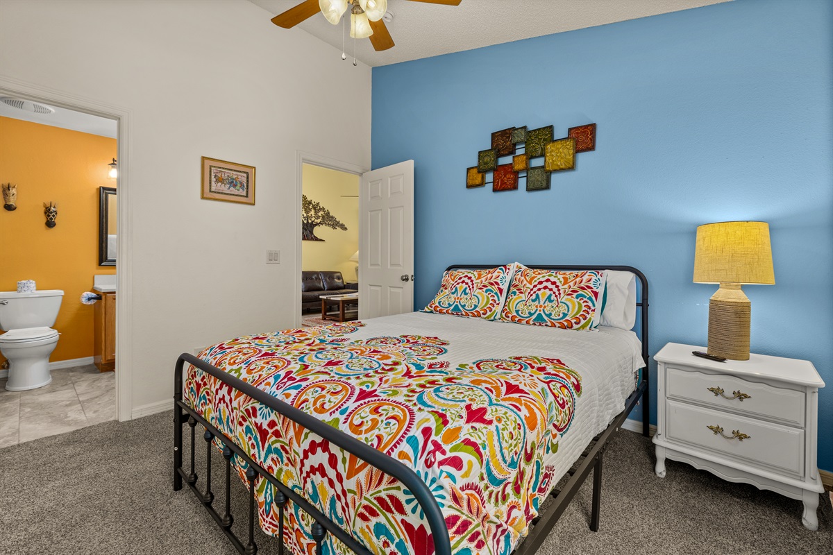 The queen master bedroom also has an en suite bath.