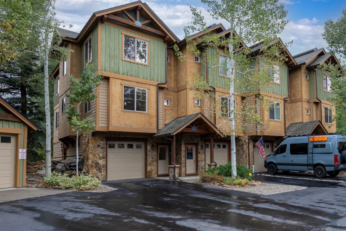 Exterior of 1160 Natures Lane