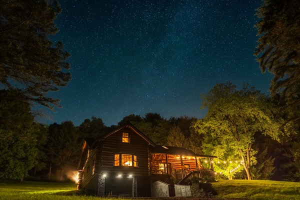 Tucked into the trees on a private clearing, Great Bear Cabin offers the perfect blend of open space and forested serenity—complete with a cozy firepit for unforgettable nights under the stars.