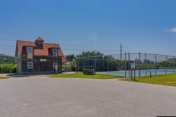 Community pickleball & tennis court -across the street