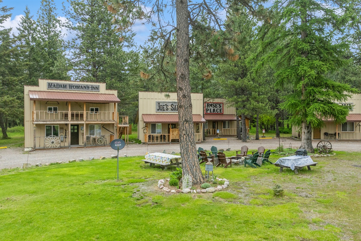 Fort Williasmon Glacier Vacation Rentals