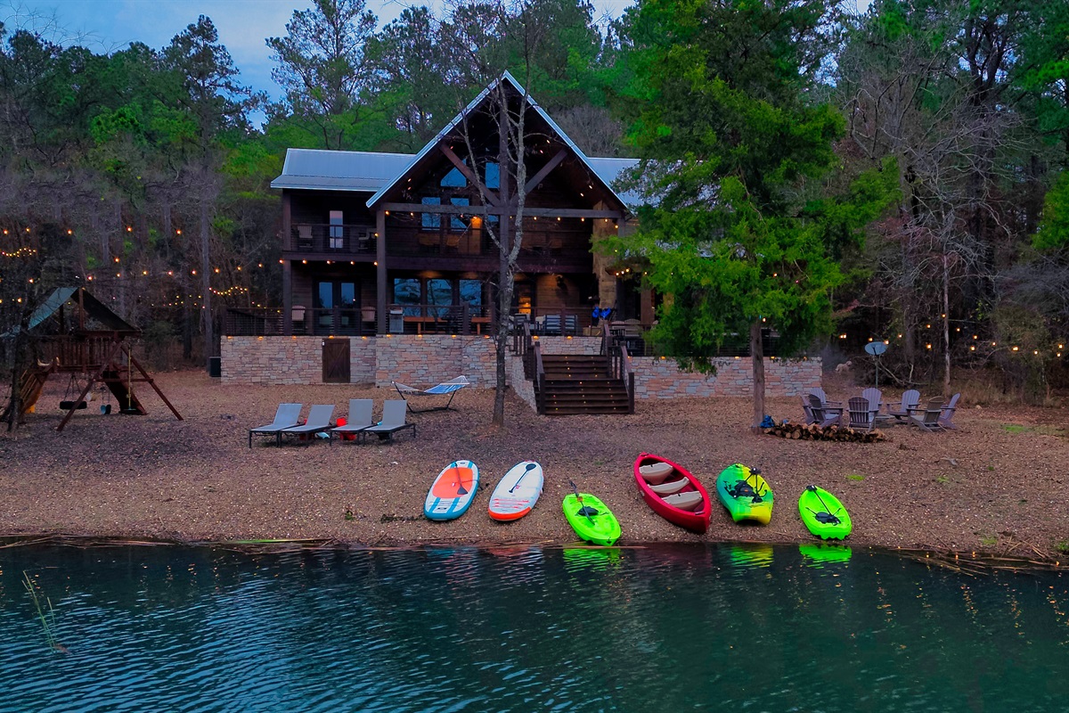 Expansive decks, peaceful pond views, and endless sunsets—your Hochatown getaway starts here