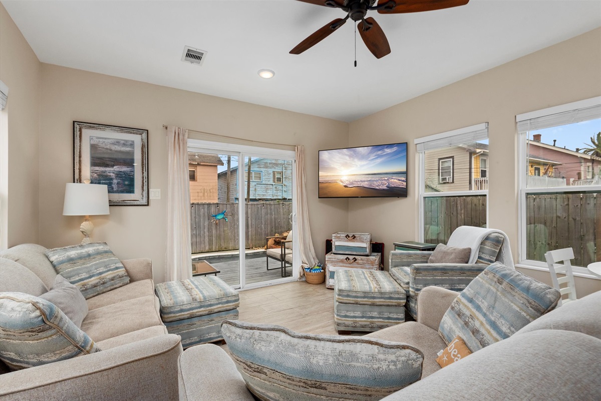 9585f7aaf35b41e5847e99eef56b243a Large | Beachhouse | Texas | TX | Vacation Homes | Galveston | Crystal Beach | Kokomo | Breezy Days | Beachfront Elegance | Sunrise Serenity | Southern Sands Property Management, LLC