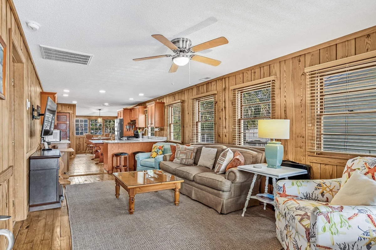 Comfortable, lived in and easy, the kind of space that feels like family. ⭐