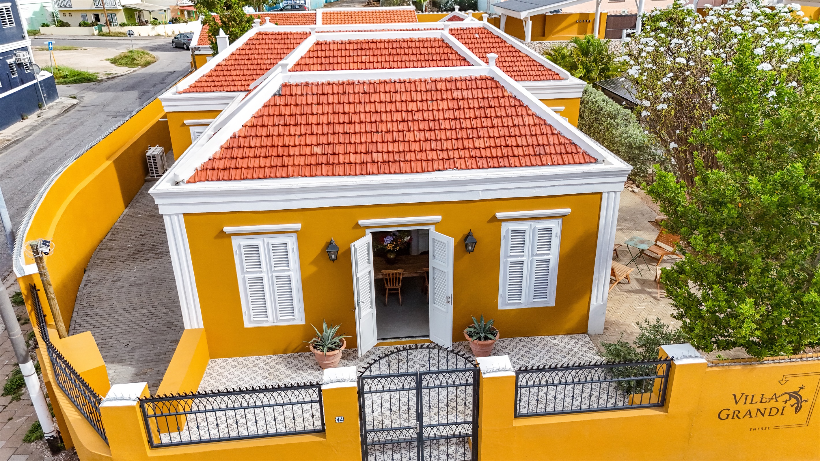 Heritage City Villa – Front terrace