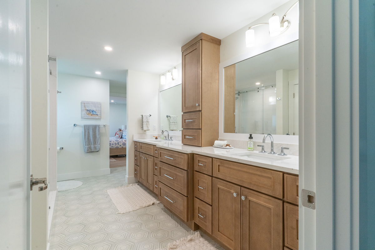Ensuite Jack and Jill Bathroom