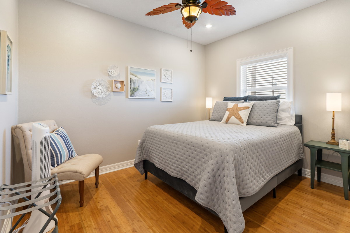 Bedroom 2 with Queen bed. (no TV)