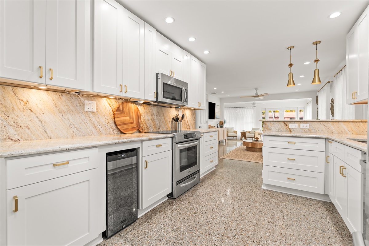 From gourmet meals to casual breakfasts, this kitchen makes every moment feel elevated.
