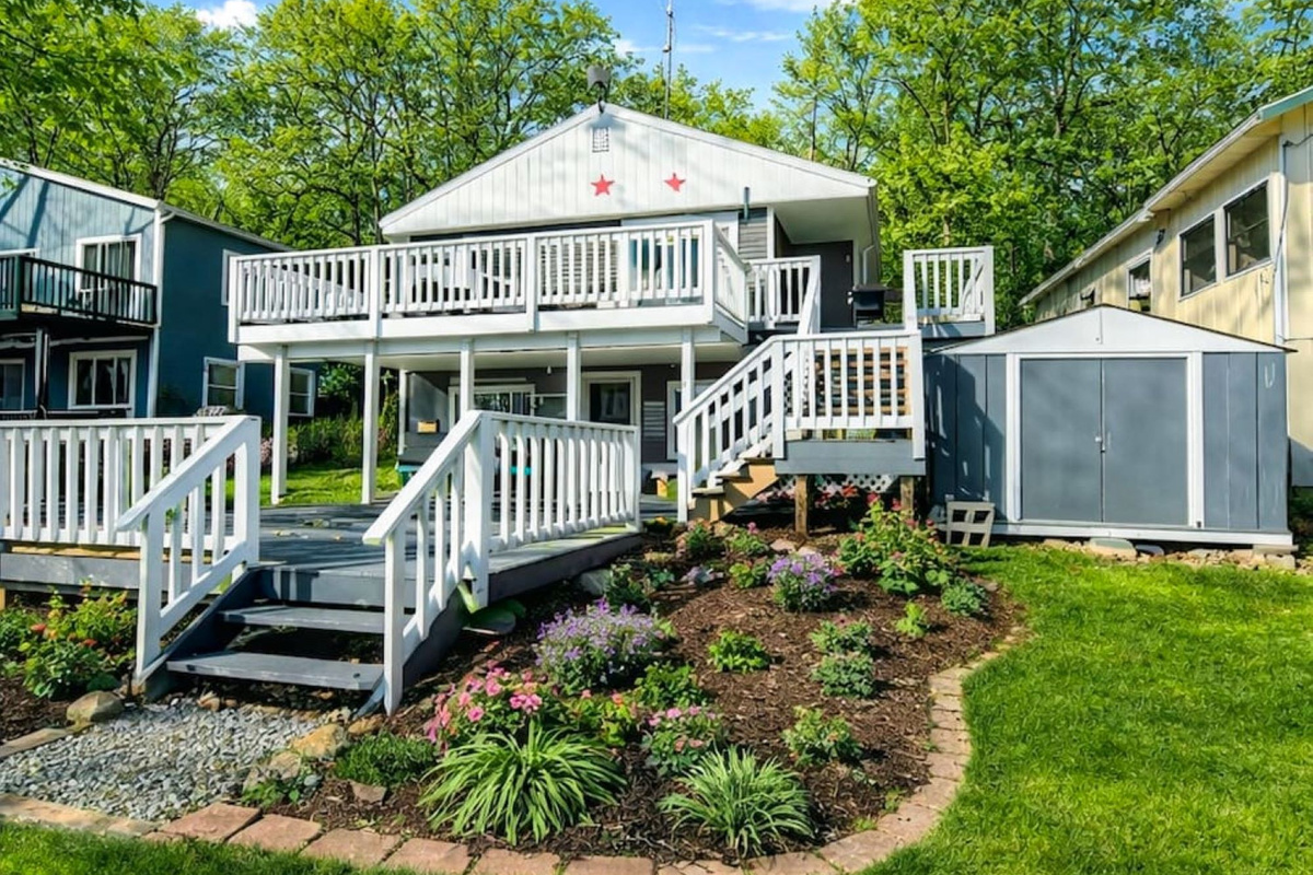 View of the cottage from the front yard