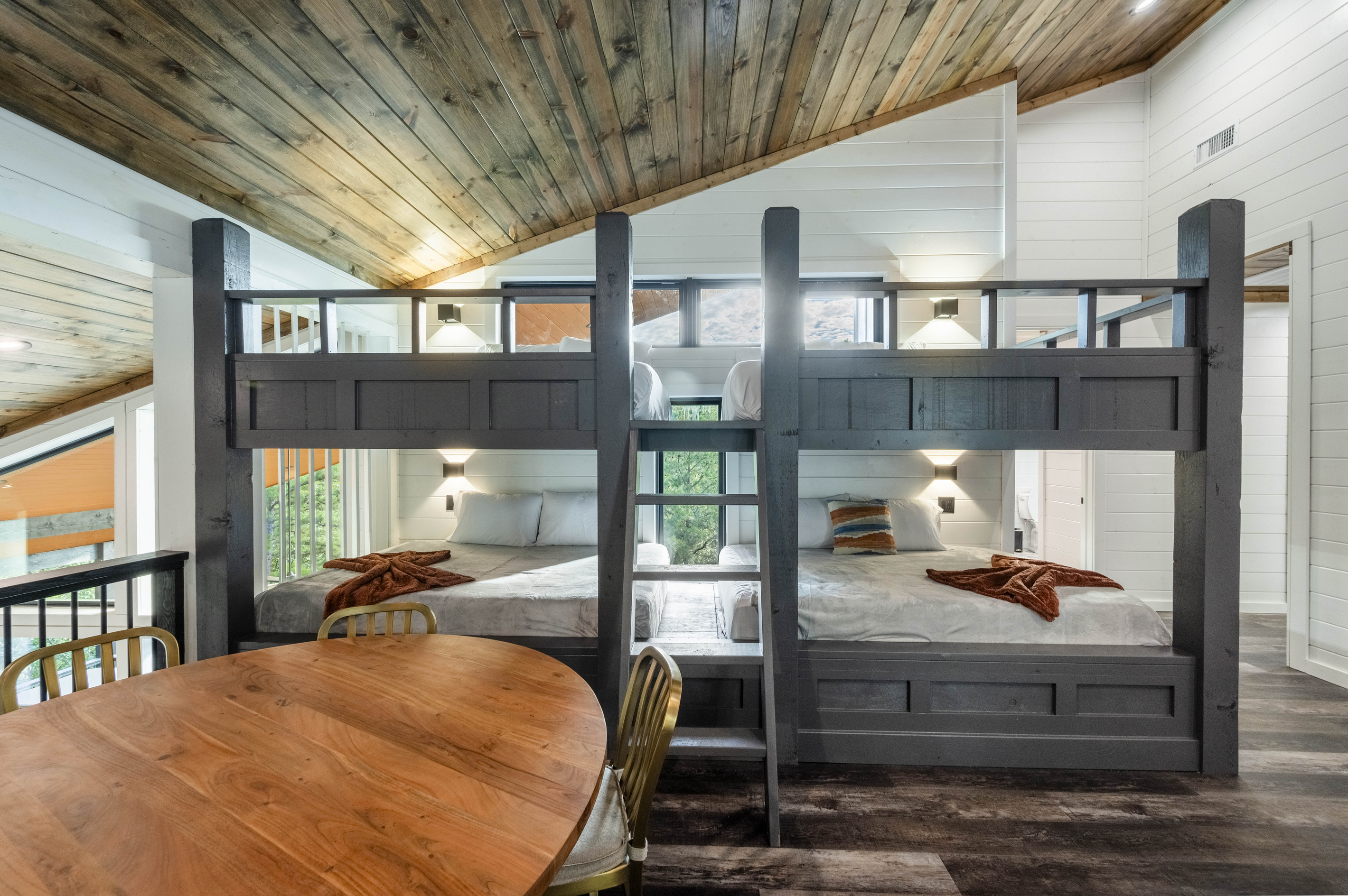 Sleeps 16