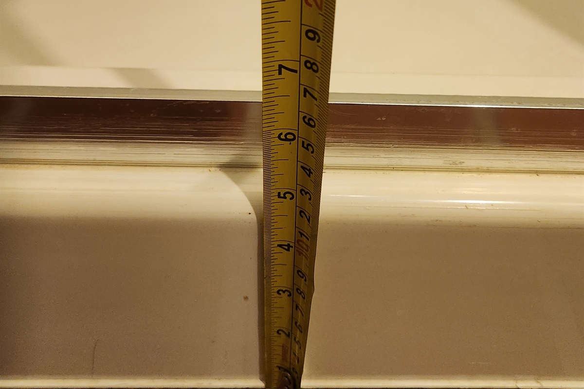 Close-up measurement of shower threshold height