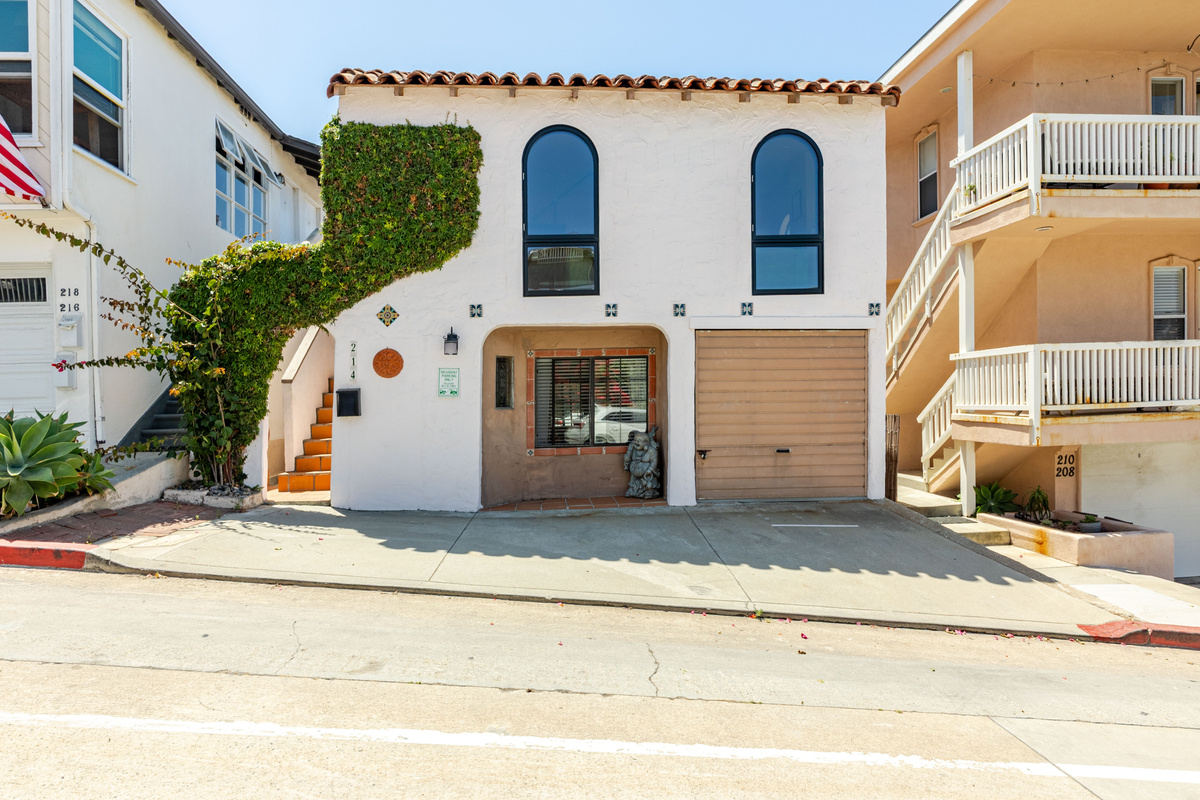 Our duplex includes 2 apartments and is located steps away from the beach.  There's complementary beach chairs, beach towels & umbrellas.