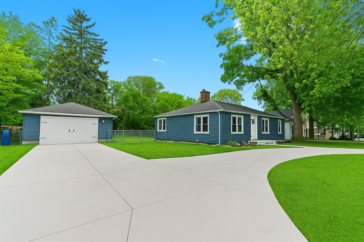 Charming lake-area ranch with large driveway, fenced backyard, and detached garage—your private getaway starts here.