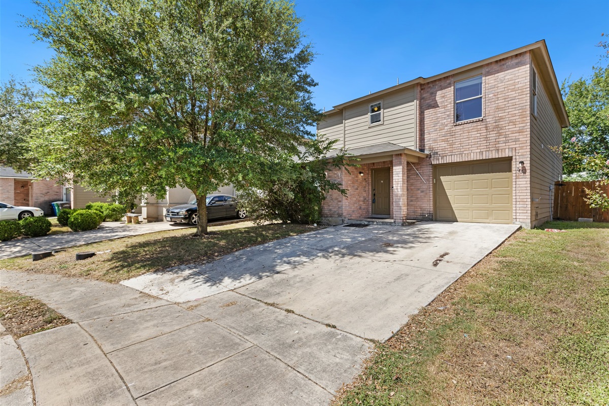 Free parking for up to 4 vehicles — 2 in the driveway, 2 on the street. Quiet residential setting in Northeast San Antonio with easy access to I-35 and Loop 410.